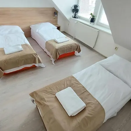 Pre 5 Osob, 2 Spalne, Podlavice 24h Self Checkin Apartment Banska Bystrica